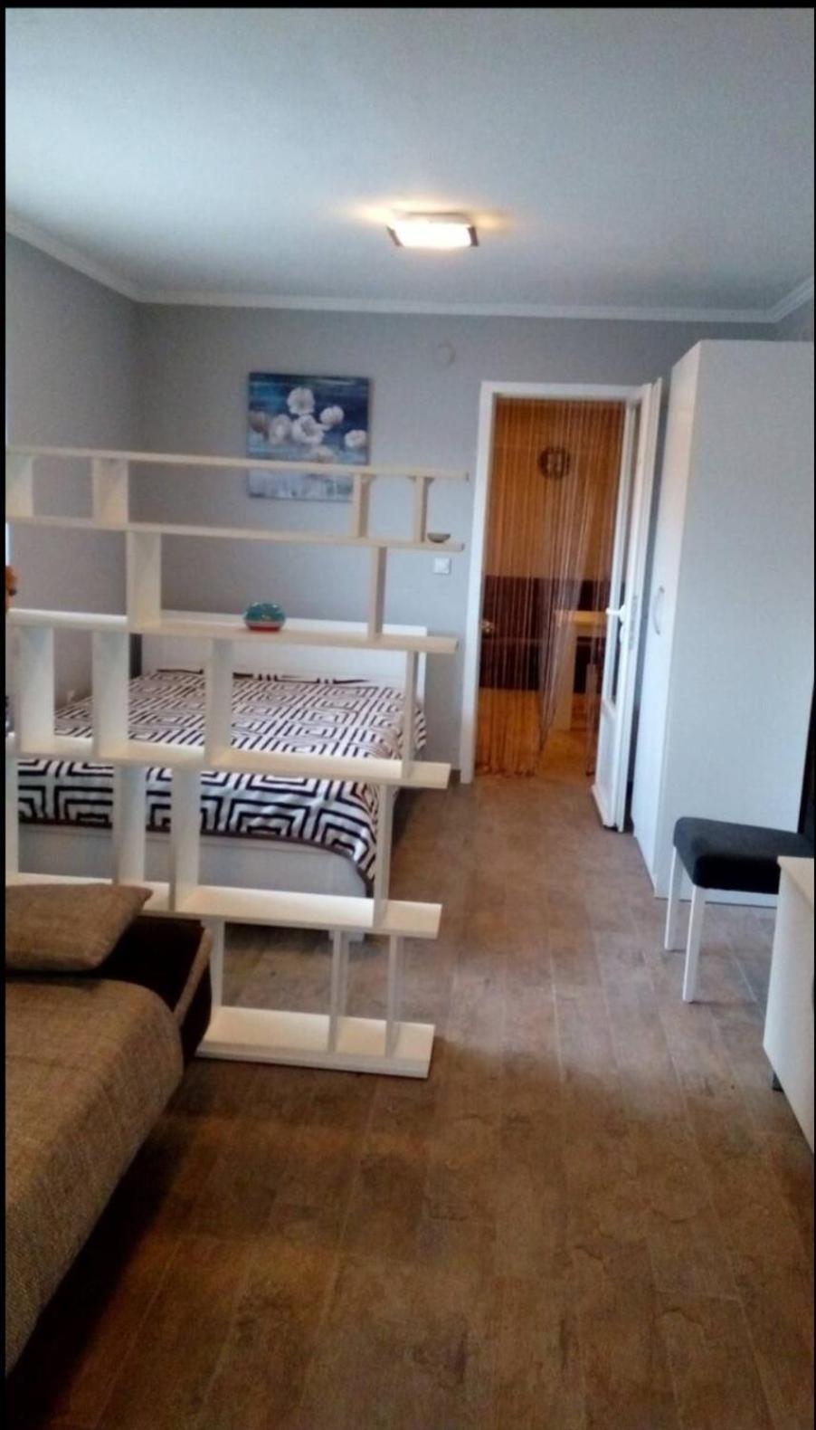 Odessa Mama Daire Bijela
